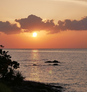 západ slunce nad Okinawou