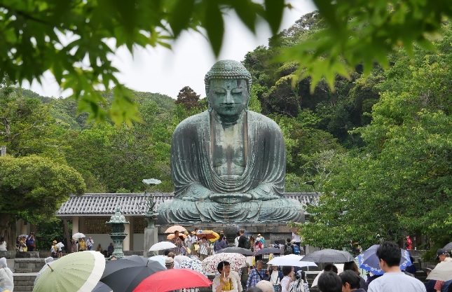 velký Buddha v Kamakuře, okolní chrám byl v minulosti zničen tsunami