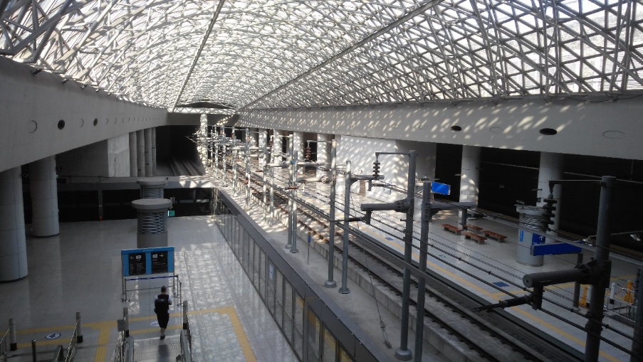 vlaková nástupiště na letišti Incheon