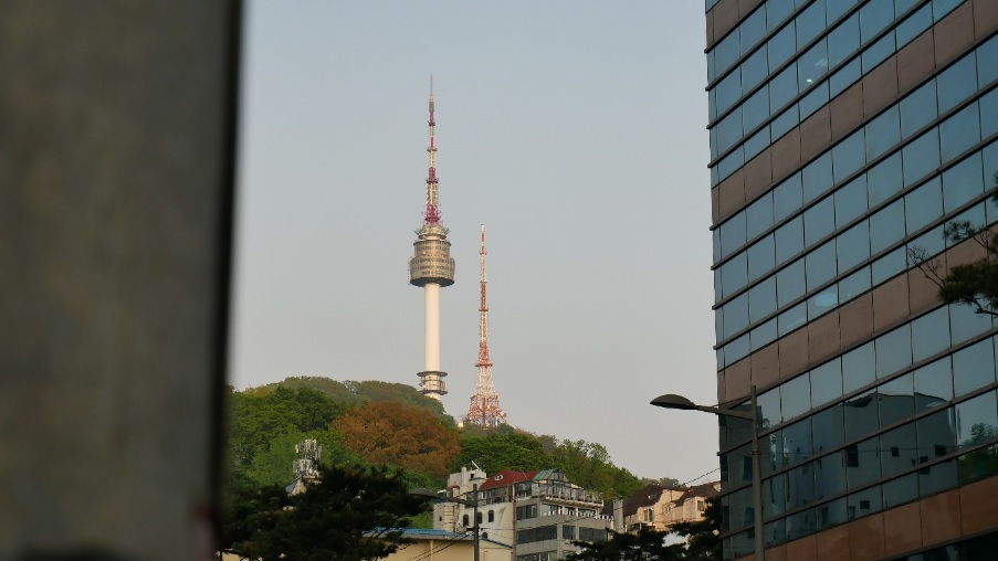kopec Namsam s N Seoul Tower