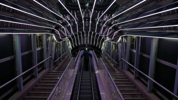 tunelové eskalátory na vršek Yongdusan v centru Busanu