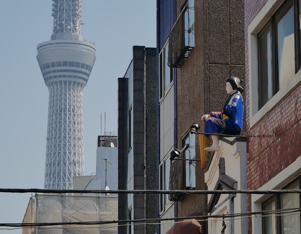 Skytree tower v dáli