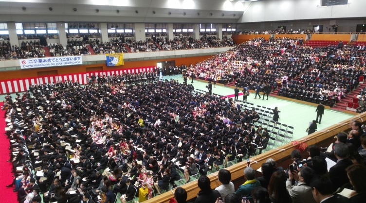 japonské promoce na Josai University