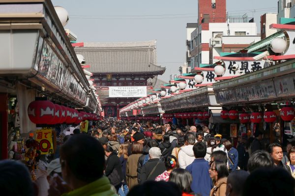 Turistická ulice Nakamise v Asakuse.