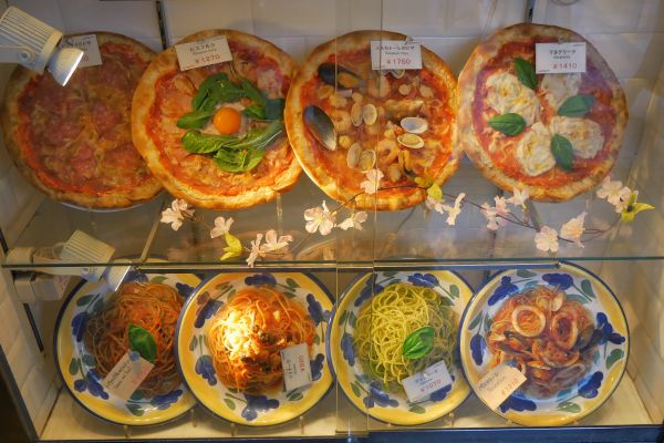 Jídlo? Ale jen umělé!