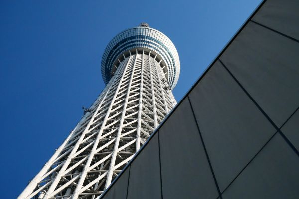 Skytree. Nahoru je to pěkný kousek, něco přes 600 metrů.