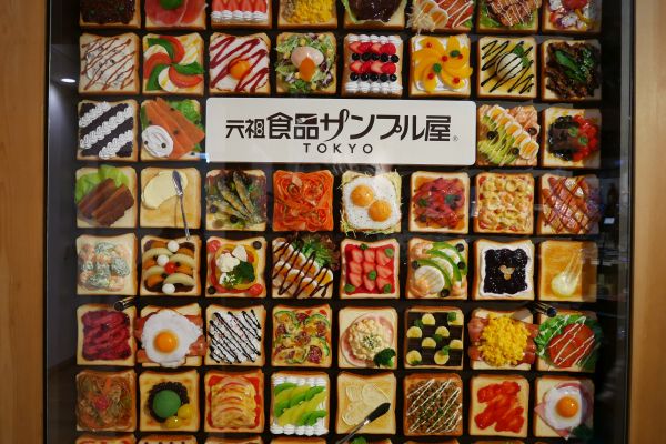 Jak by se člověk s chutí zakousnul. Ale smůla, to je opět umělé jídlo, tentokrát sendviče.