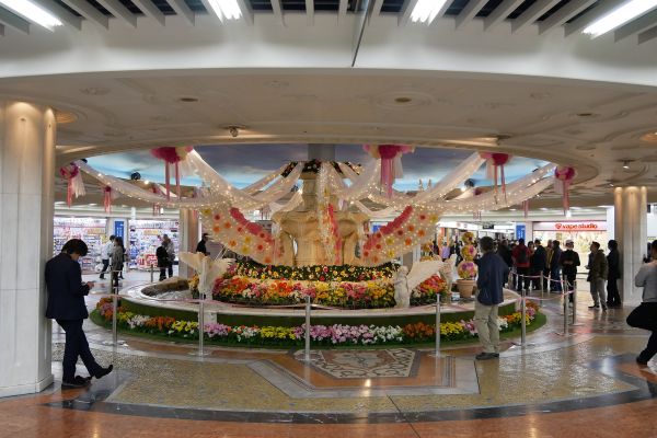 Zajímavý podchod pod jednou větší křižovatkou v Osace - přímo pod jejím středem je tato fontána.