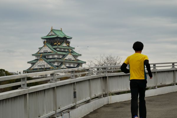 A už je vidět i osacká dominanta, Osacký hrad.