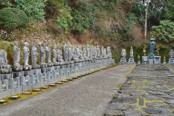 Kójasan, vzadu Kobodaishi, zakladatel šingon buddhismu.