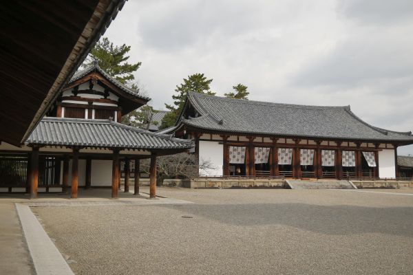 Hlavní síň v Horyuji.