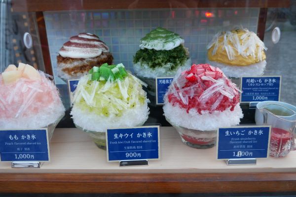 Jedna z oblíbených japonských dobrot, strouhaný led s ovocnými příchutěmi.