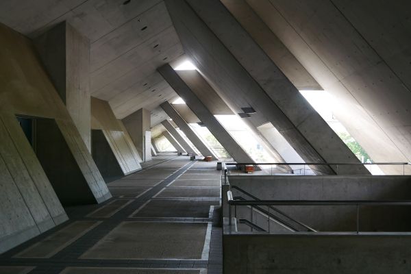 Hala M-Wave je dřevěno-betonová architektonická perla.