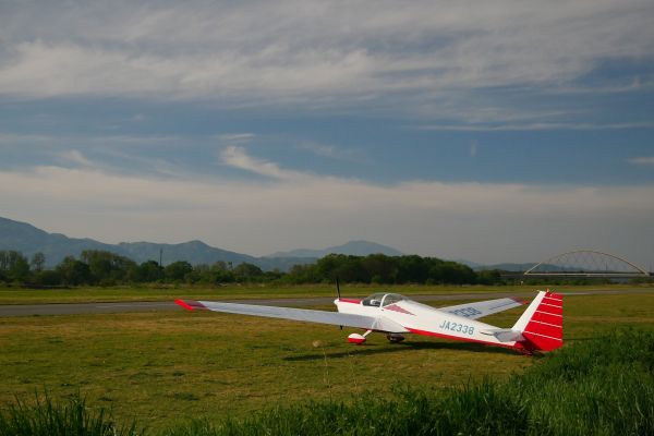 Rotax-Falke na letišti v Naganu.