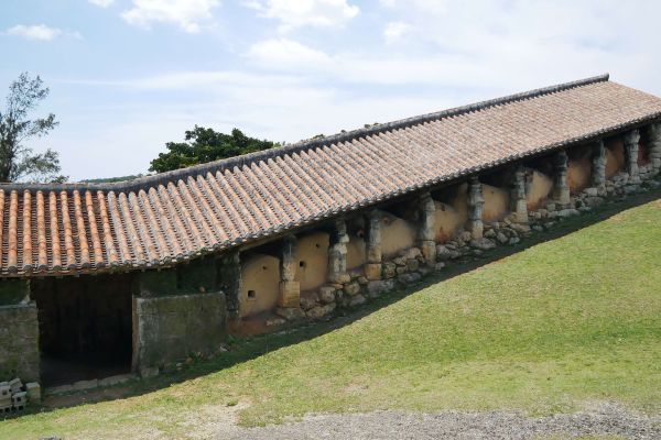 Jedna z největších pecí na pálení keramiky na Okinawě.