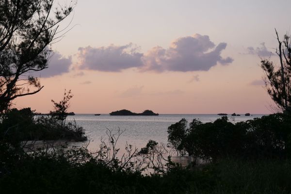 Západ slunce nad Okinawou.