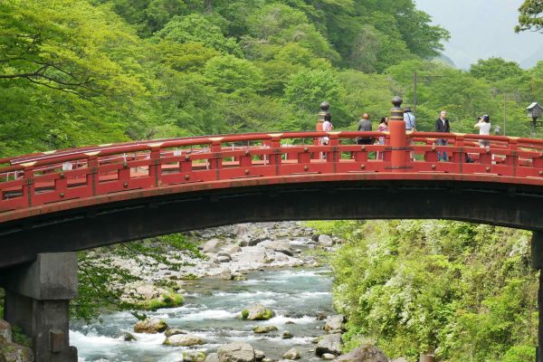 Ikonický most Shinkyo v Nikkó.