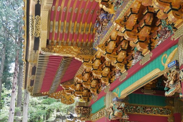 Detail brány Yashamon v Nikkó.