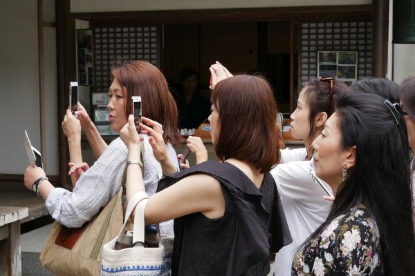 A návštěvníci fotí, fotí, fotí.