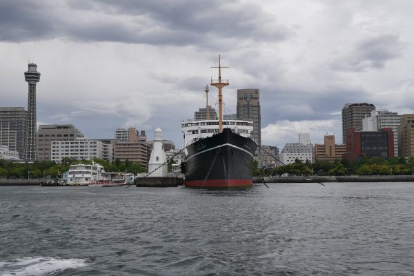 Část jokohamského zálivu ze seabusu.