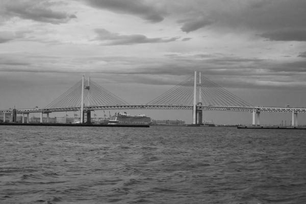 Most v jokohamském zálivu.