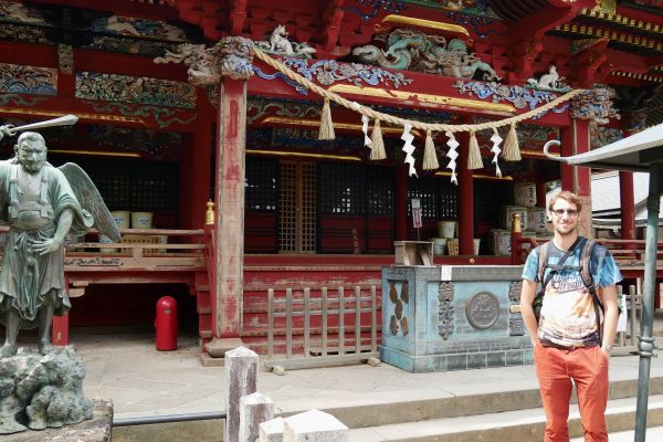 Chrámový komplex na Takaosanu s mnoha sochami Tengu.