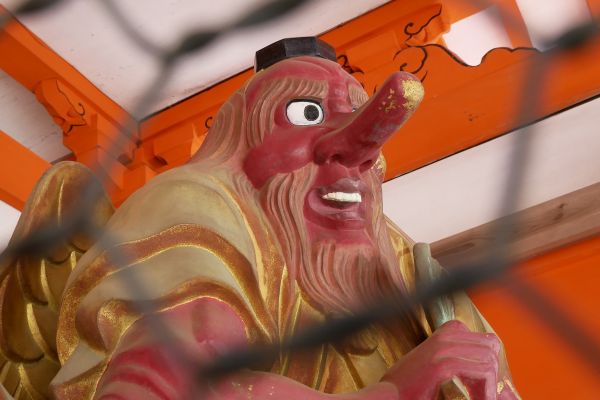 Tengu s dlouhým nosem.