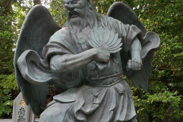 Socha Tengu na Takaosanu.