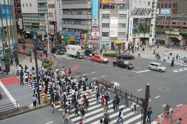 Křižovatka v Shinjuku.