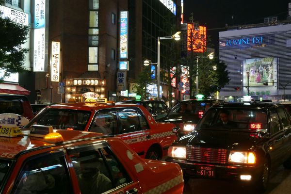Shinjuku žije nepřetržitě.