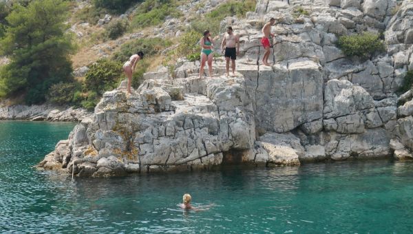 Be careful, there are sharp stones.