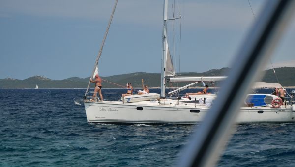 Anchoring near the wreckage of a ship at northern part of Dugi otok.