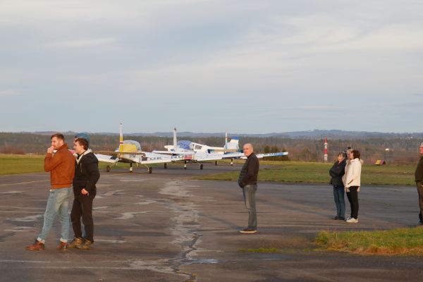 Some sorting on the taxiway and waiting for their take off.