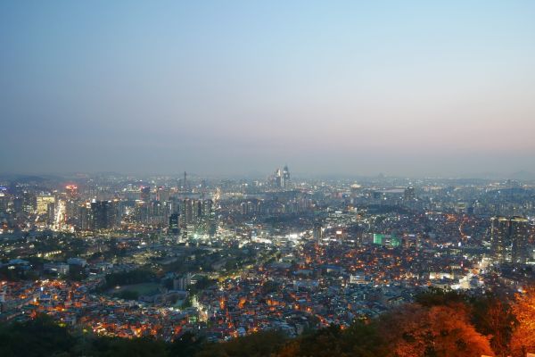 Podvečerní Seoul z kopce Namsan.