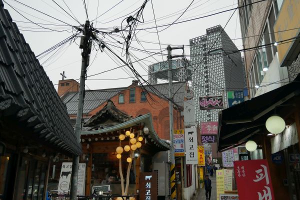 Zadrátovaná čtvrť Seoulu.