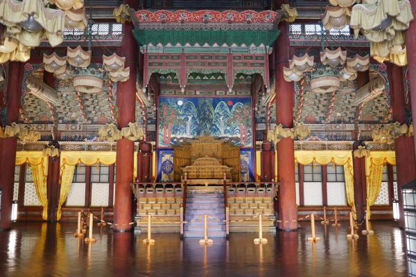 Výzdoba síní v palácovém komplexu Changdeokgung.