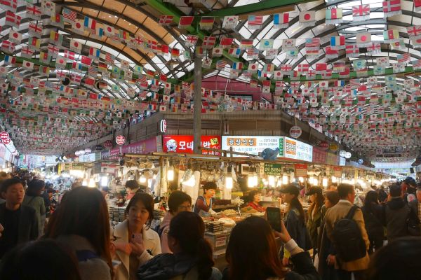 Krytý market v Seoulu.