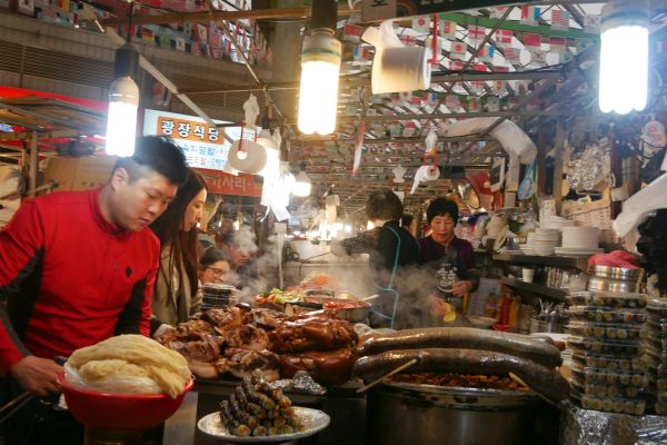 Krytý market v Seoulu.