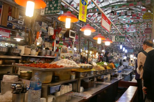 Krytý market v Seoulu.