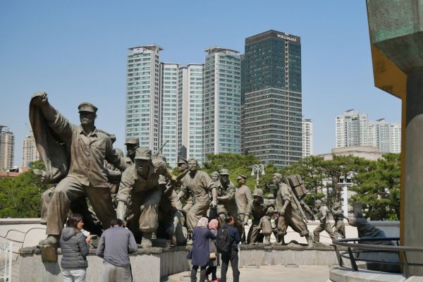 Pomník Korejské válce u War Memorial.
