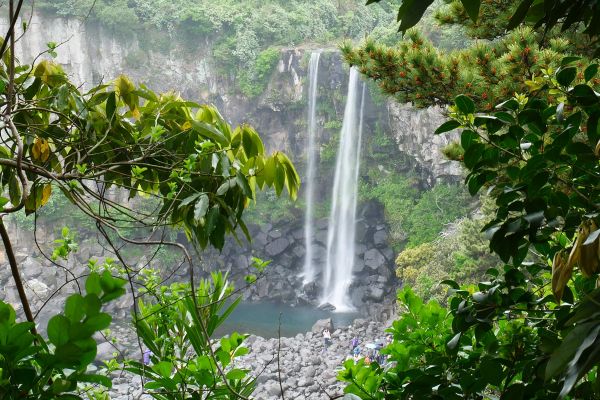 Vodopád Jeongbang v Seogwipu.