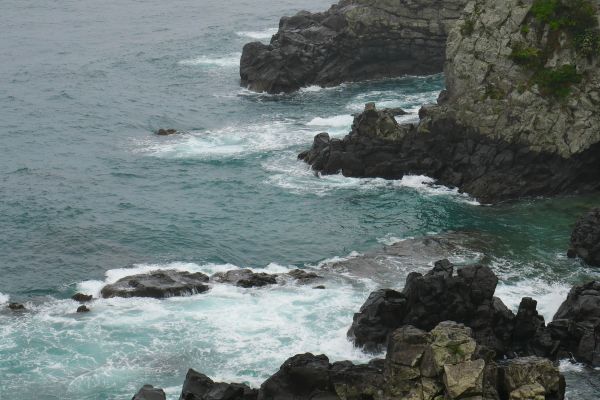 Jižní pobřeží Jeju, okolo vede trail Jeju Olle 7.