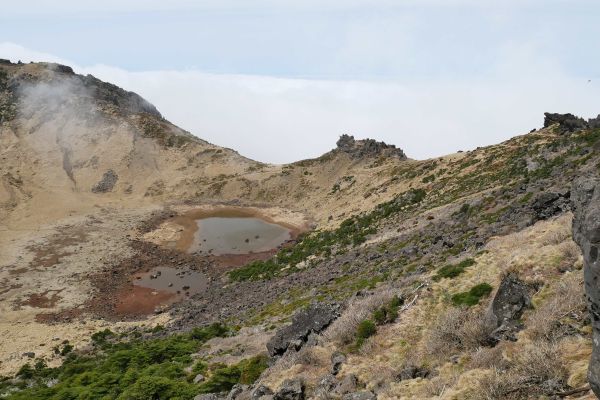 Jezírko v kráteru Hallasanu.