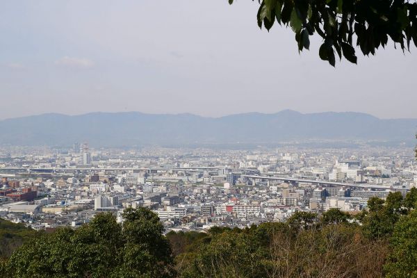 Výhled na Kjóto z hory Inari.