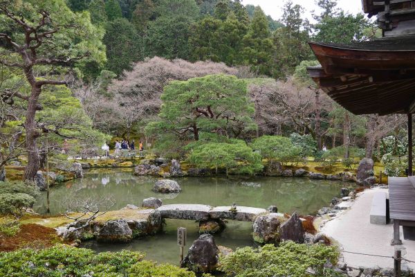 Zahrady v komplexu Ginkakuji.