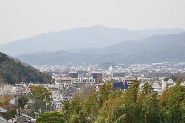 A je odsud i nádherný výhled na část Kjóta.
